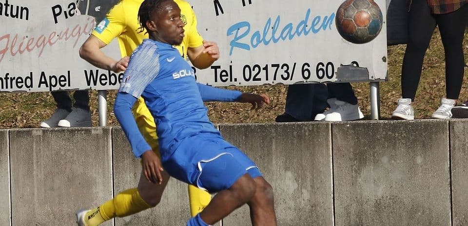 Player kicking ball during Büderich match