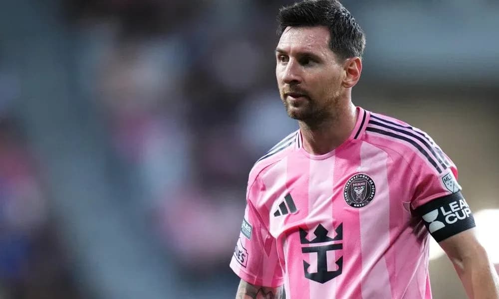 Lionel Messi in pink Inter Miami jersey during match