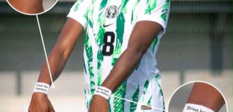 Football player wearing wristbands with messages