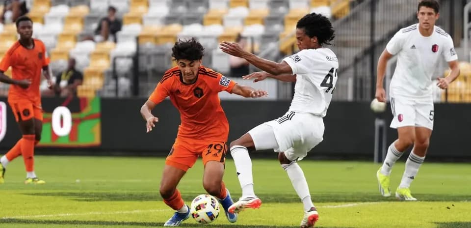 Players competing in St. Louis City II match