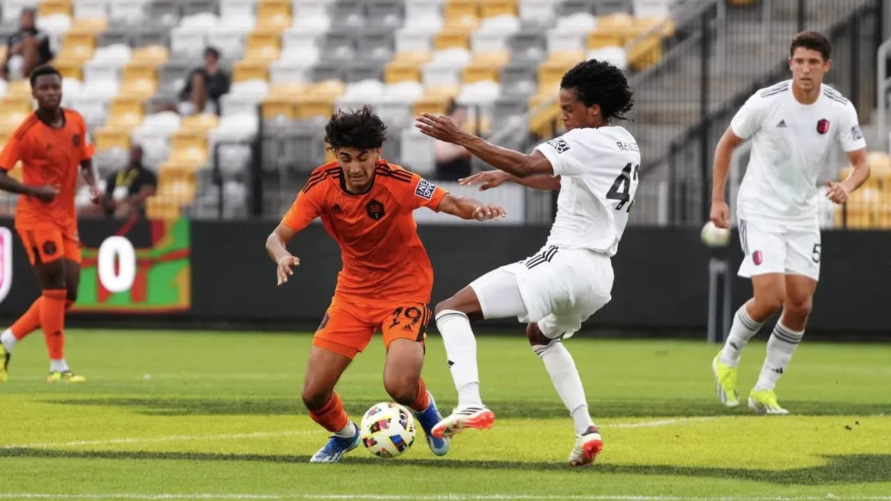 Players competing in St. Louis City II match