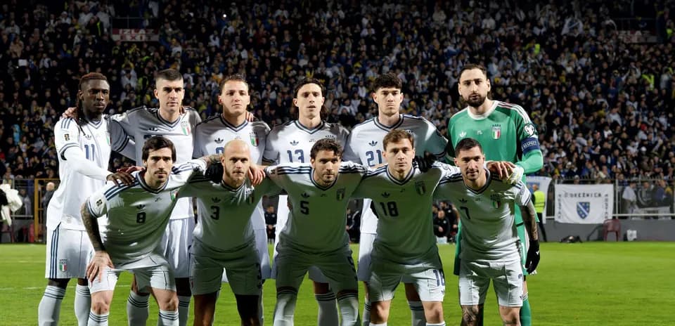 Italian national football team posing for a photo