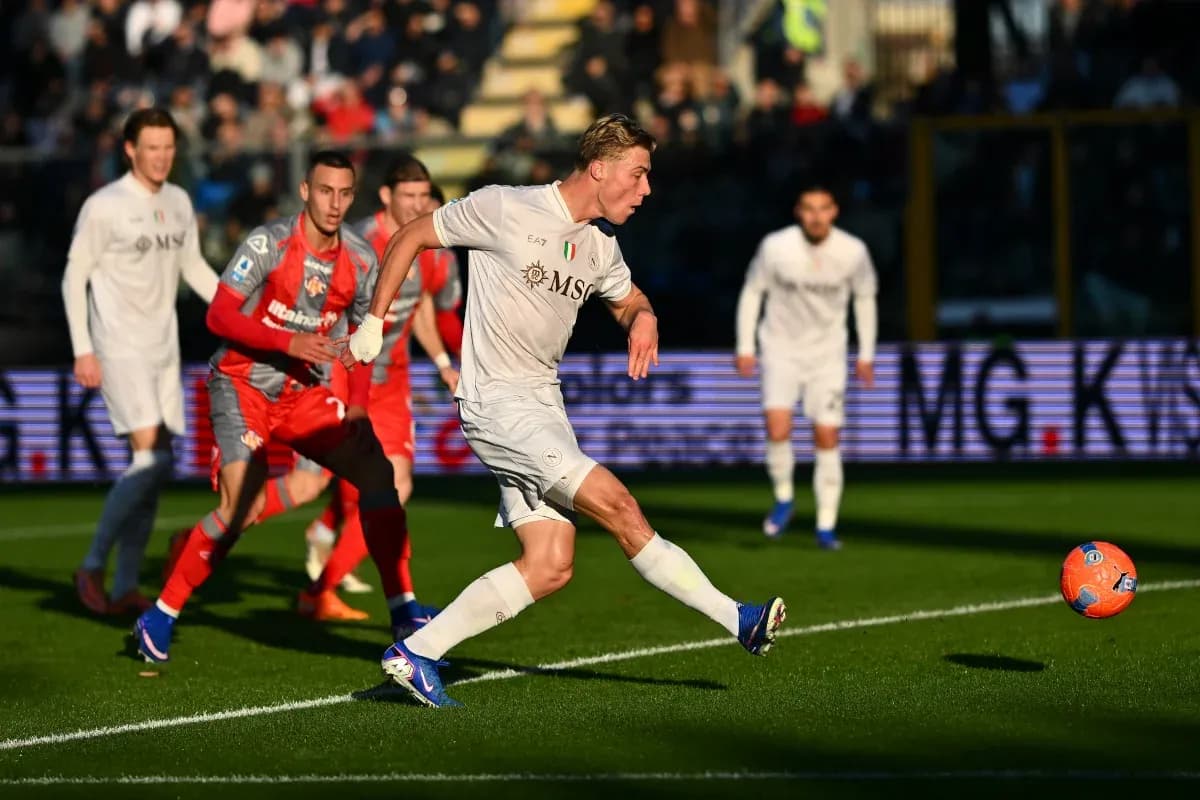 Player shooting a penalty during Napoli match