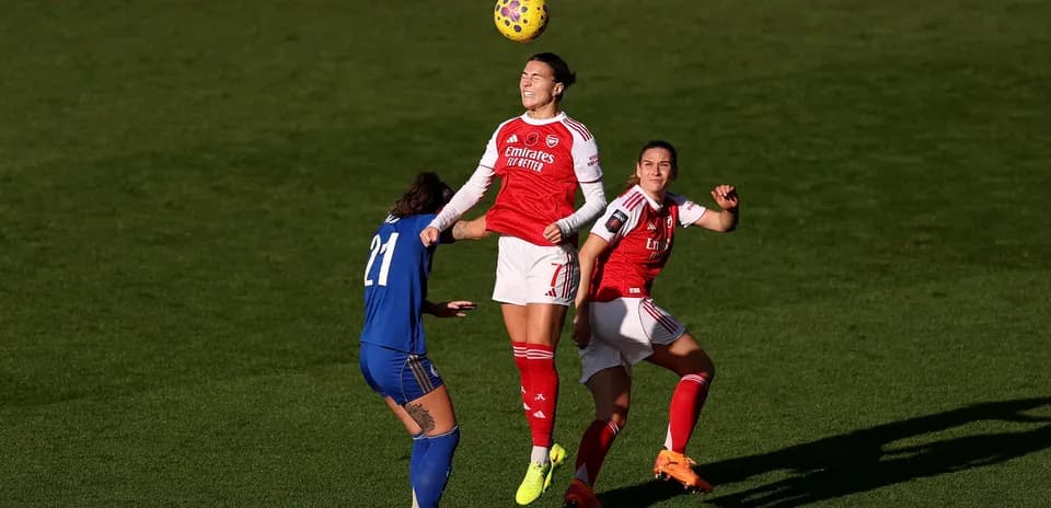 Arsenal W player competing for the ball