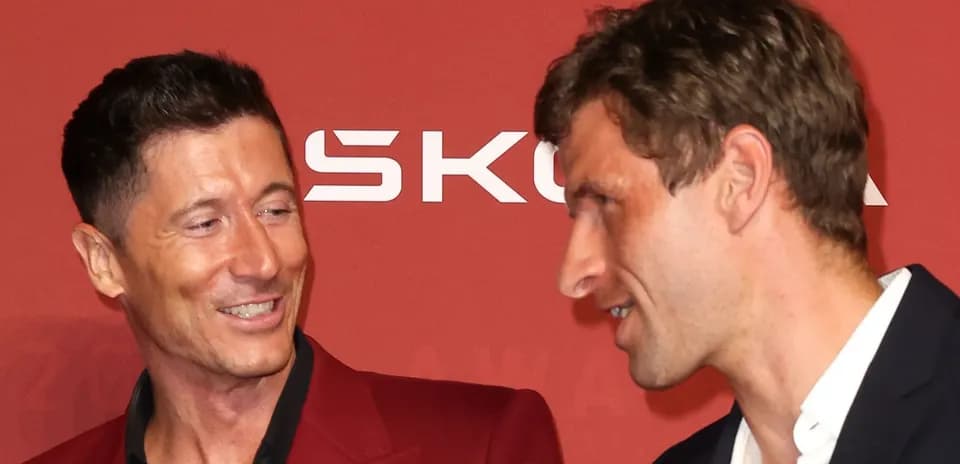 Two men conversing at an award ceremony
