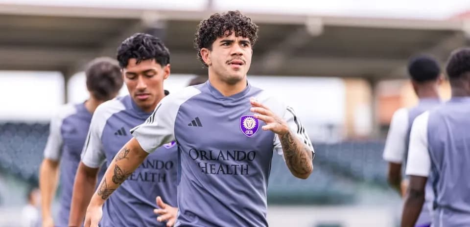 Orlando City II players training before match