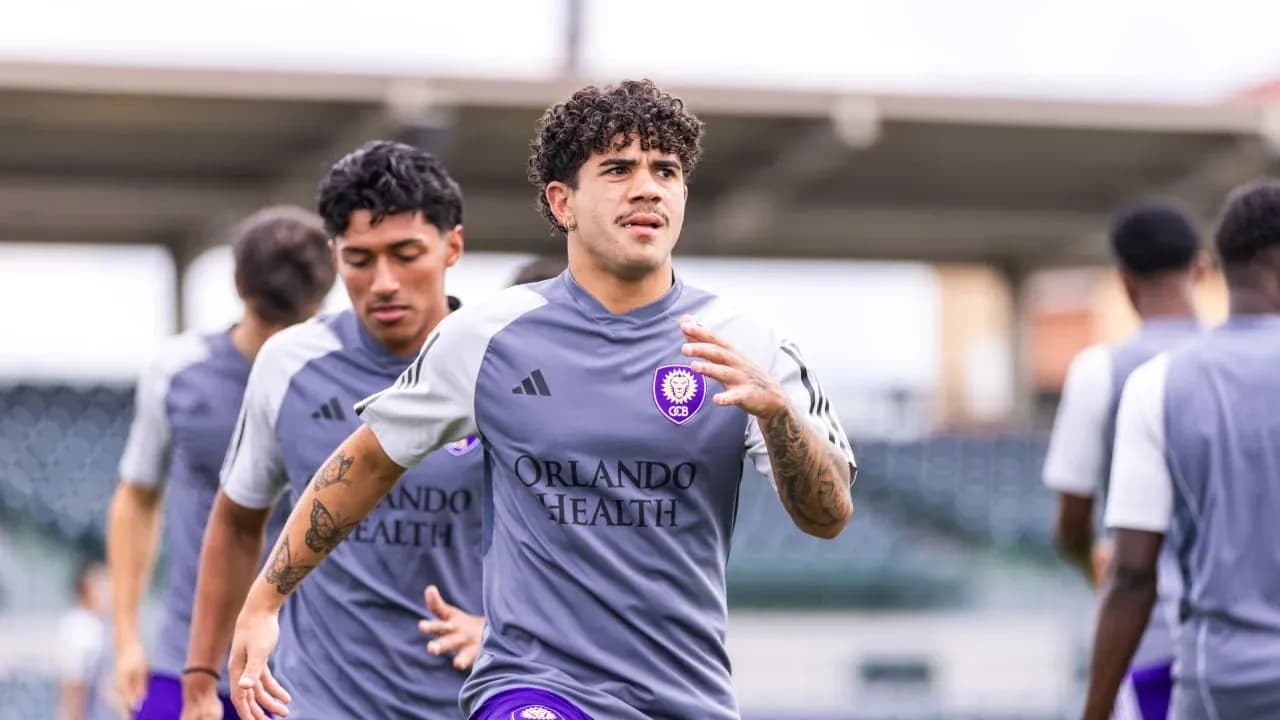 Orlando City II players training before match