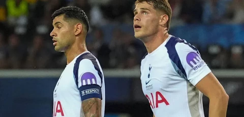 Two Tottenham players during a match moment