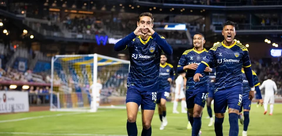El Paso Locomotive celebrating a goal