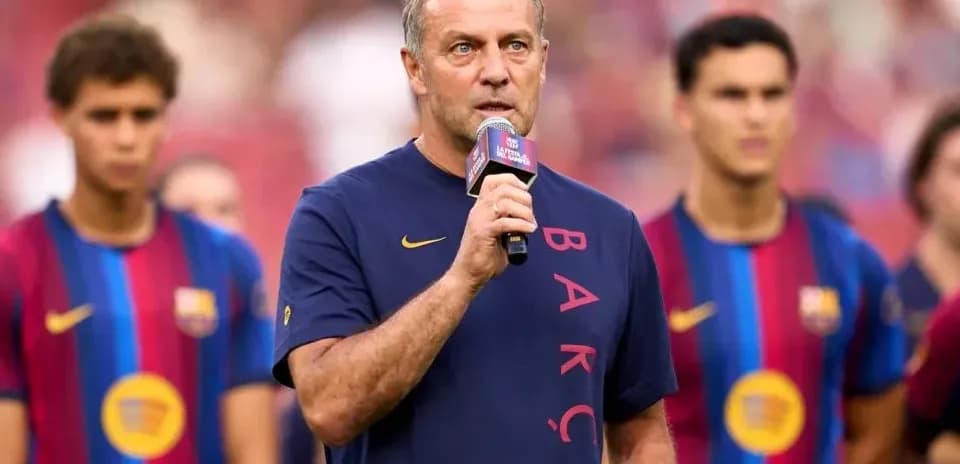 Manager speaking at FC Barcelona event with players