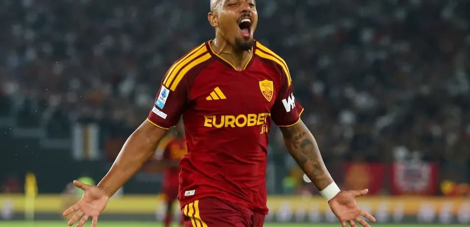 Player celebrating after scoring for AS Roma