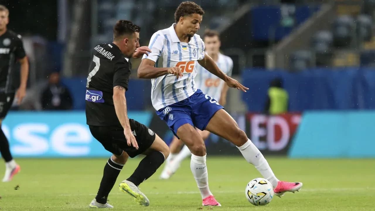 PAOK player challenging Dynamo Kyiv opponent