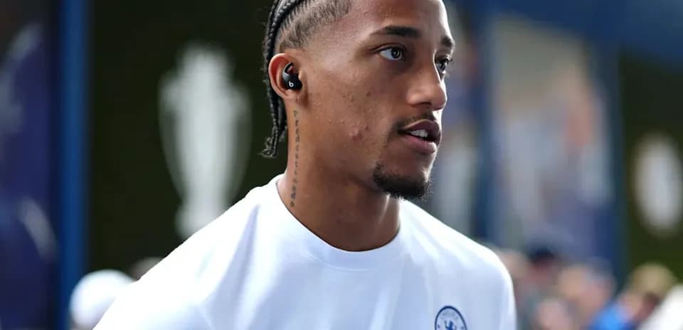 Player wearing Chelsea kit entering the stadium