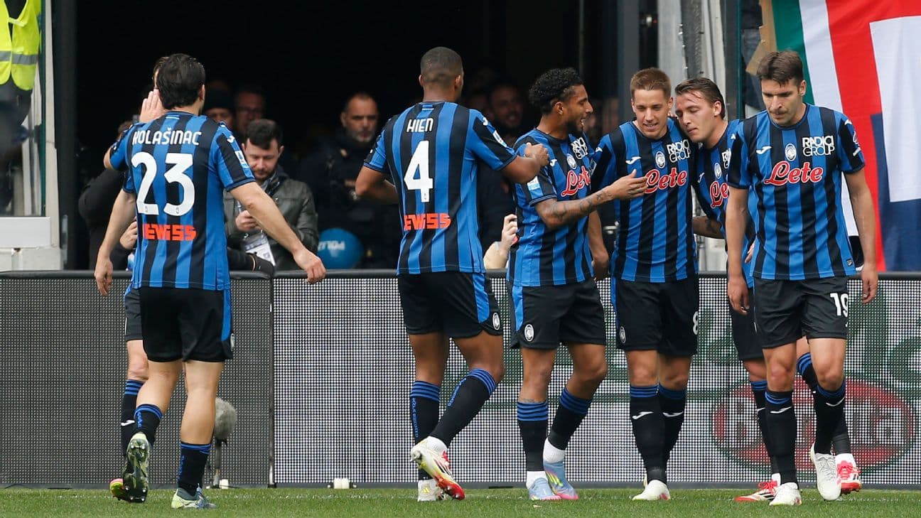 Atalanta players celebrating a goal