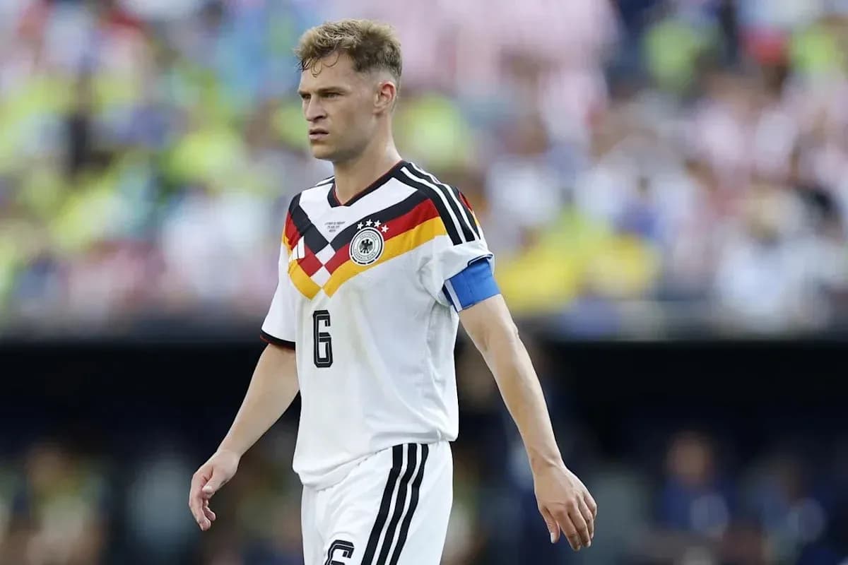Player in Germany kit walking on the pitch