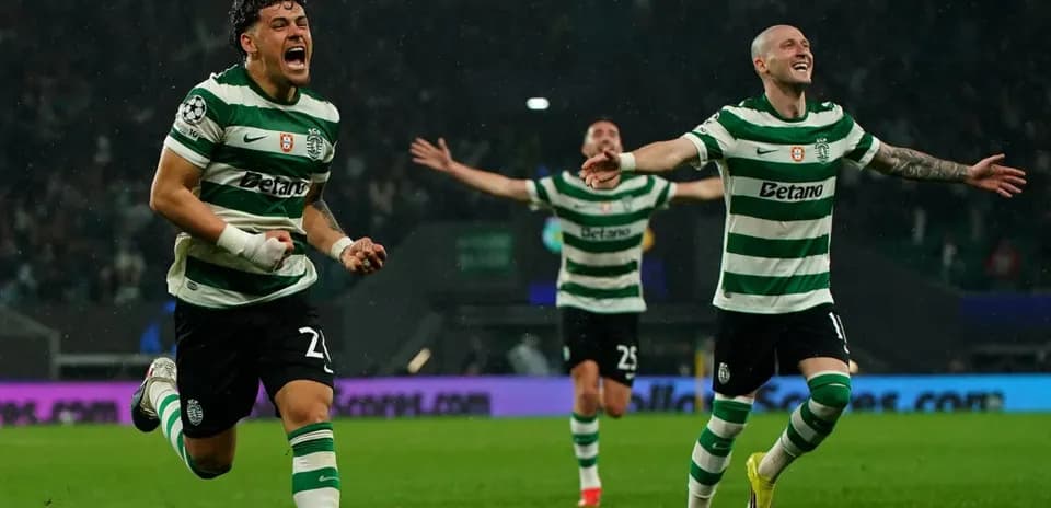 Sporting CP players celebrating a goal