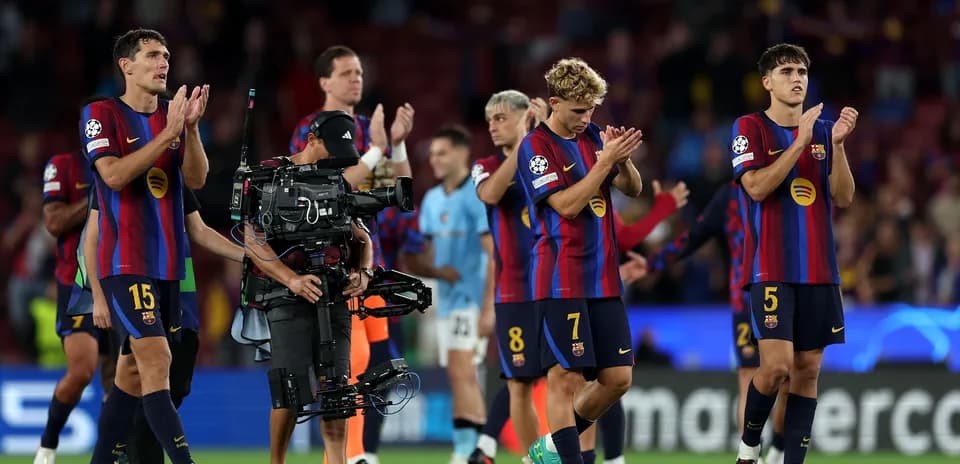 FC Barcelona players applauding fans after match