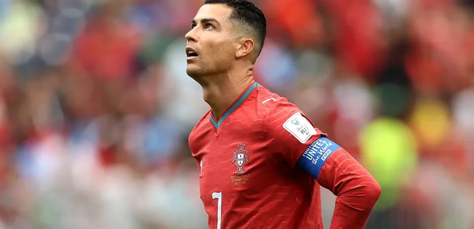 Cristiano Ronaldo looking up during match