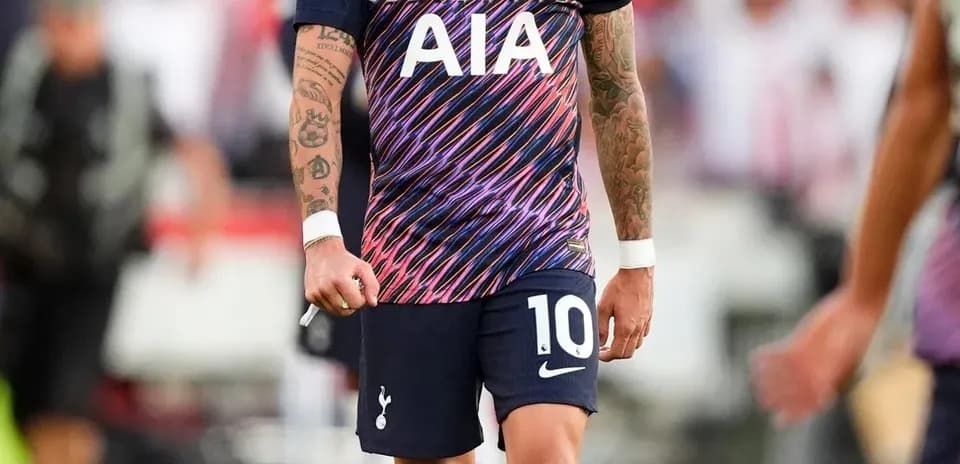 Player in Tottenham kit walking on the pitch