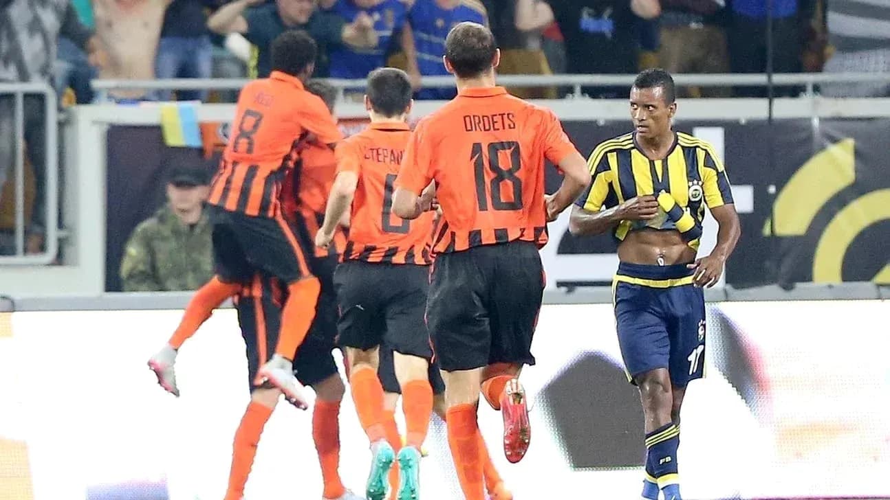 Shakhtar players celebrating a goal against Fenerbahçe