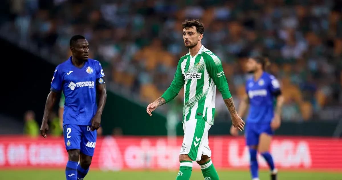 Real Betis and Getafe players on the field