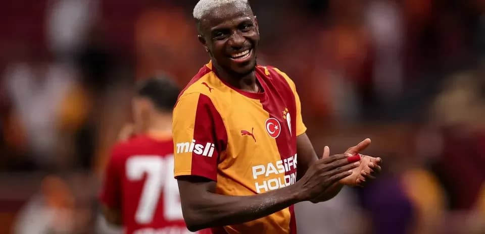 Player celebrating in Galatasaray home kit