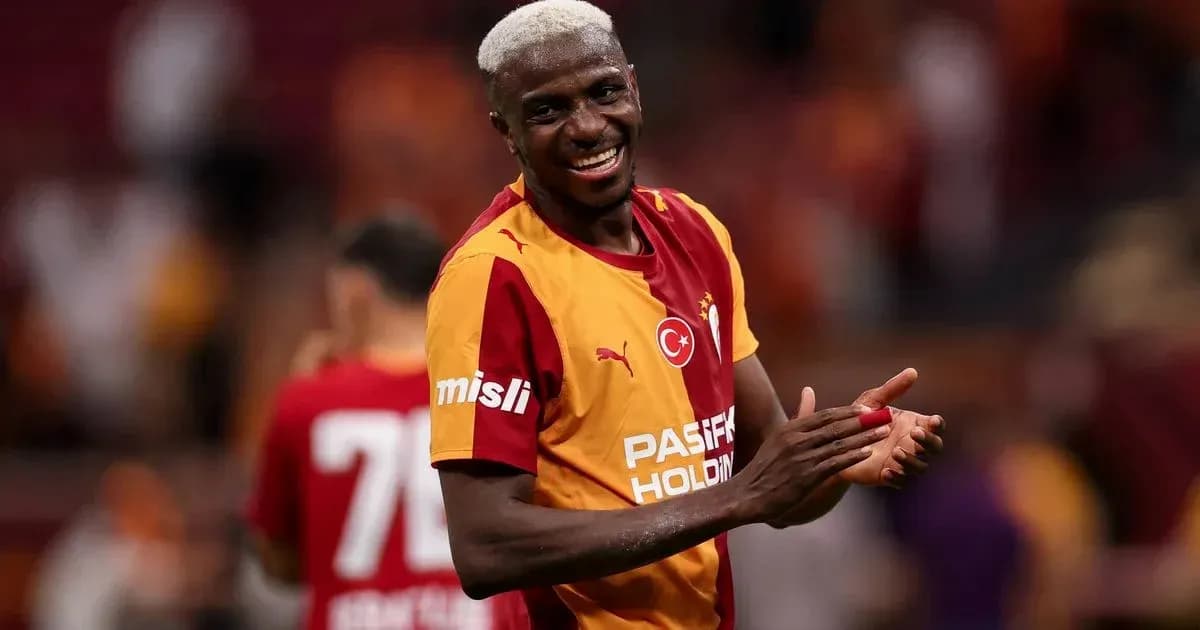Player celebrating in Galatasaray home kit