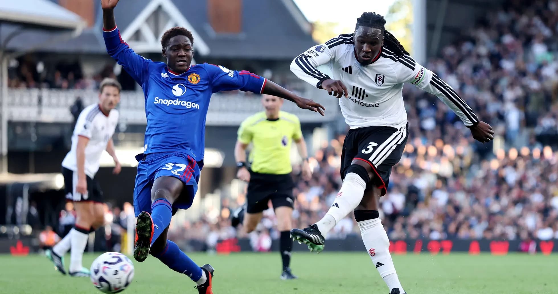 Fulham player shooting against Manchester United