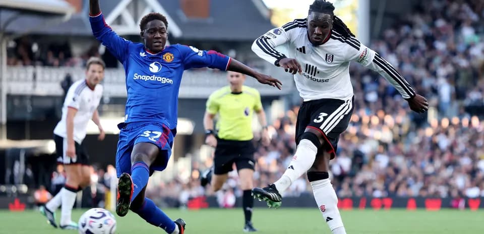 Fulham player shooting against Manchester United