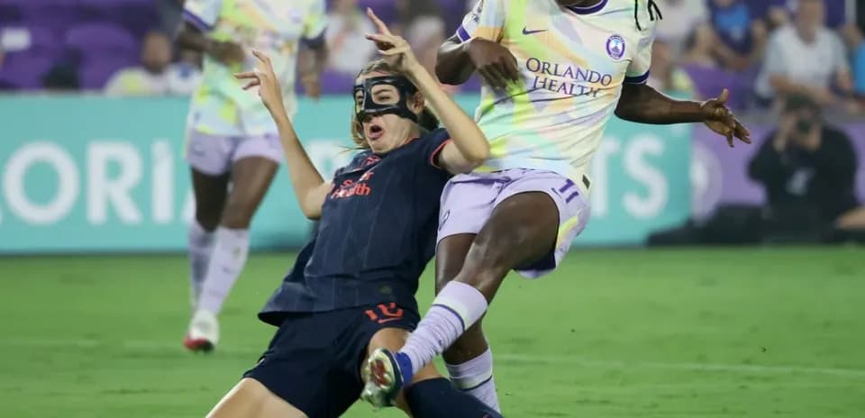Player tackling during Orlando Pride vs Bay FC match