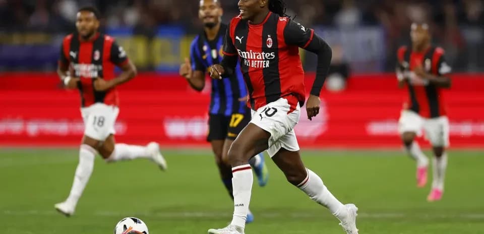 AC Milan player dribbling the ball during match