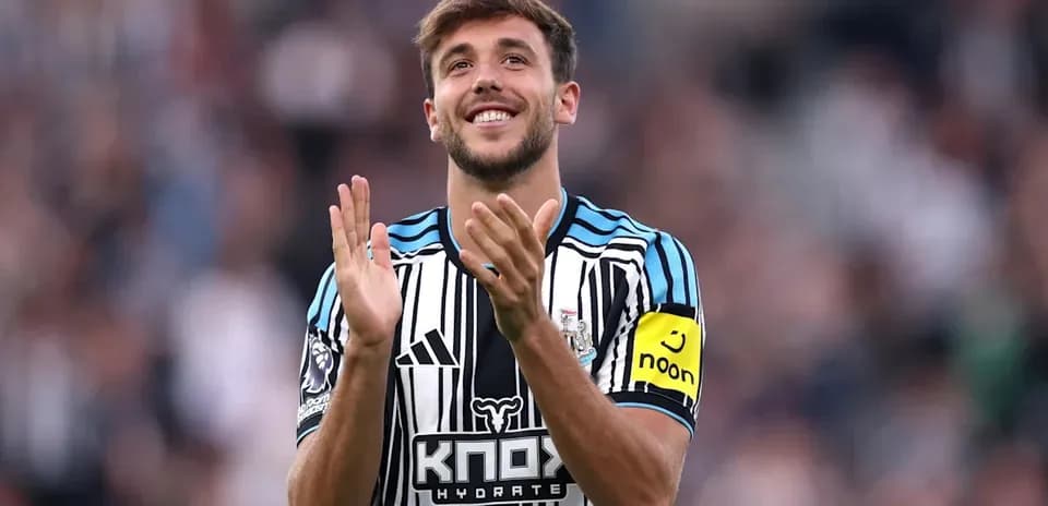 Player applauding wearing Newcastle United jersey