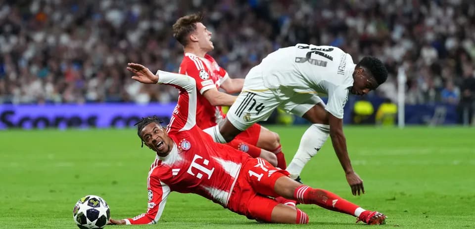 Bayern player falls during UEFA Champions League match