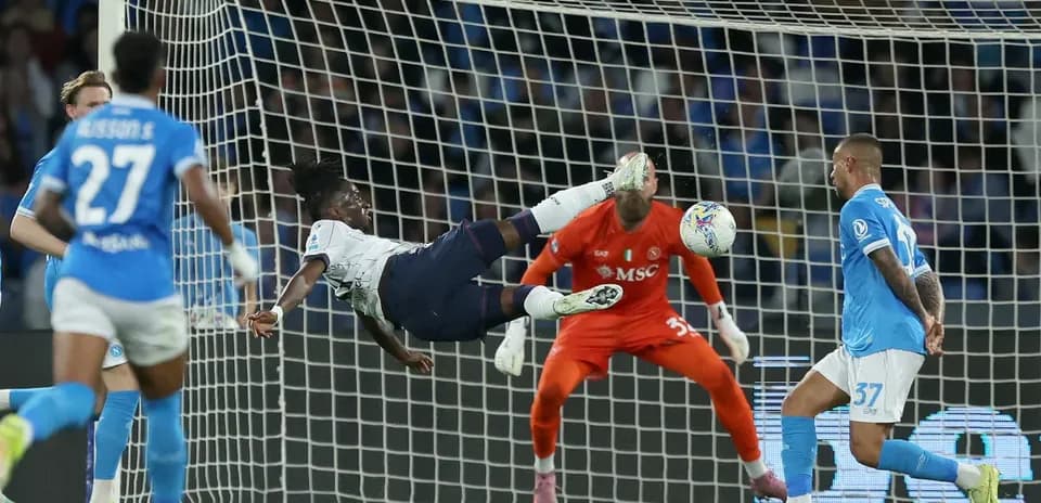 Player attempting bicycle kick in Serie A match