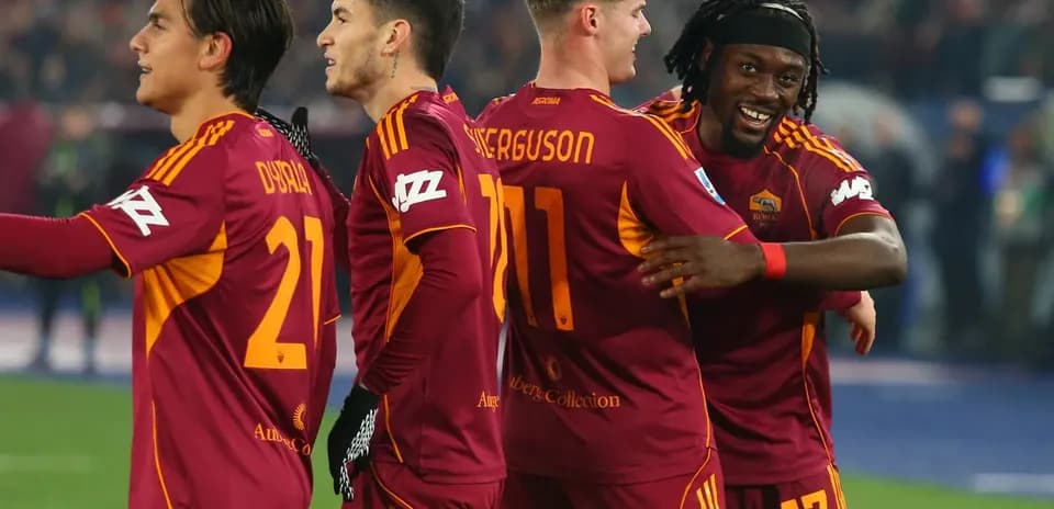 AS Roma players celebrating a goal