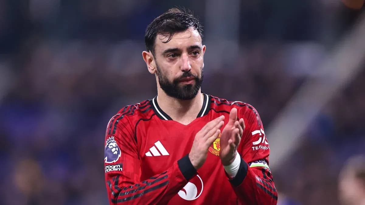Player applauding fans in Manchester United kit