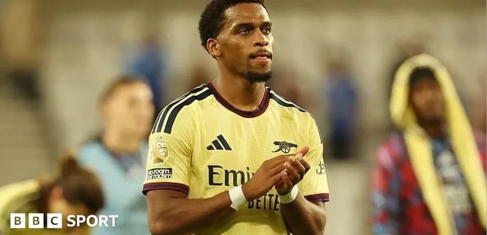 Player applauding fans after match in Arsenal kit
