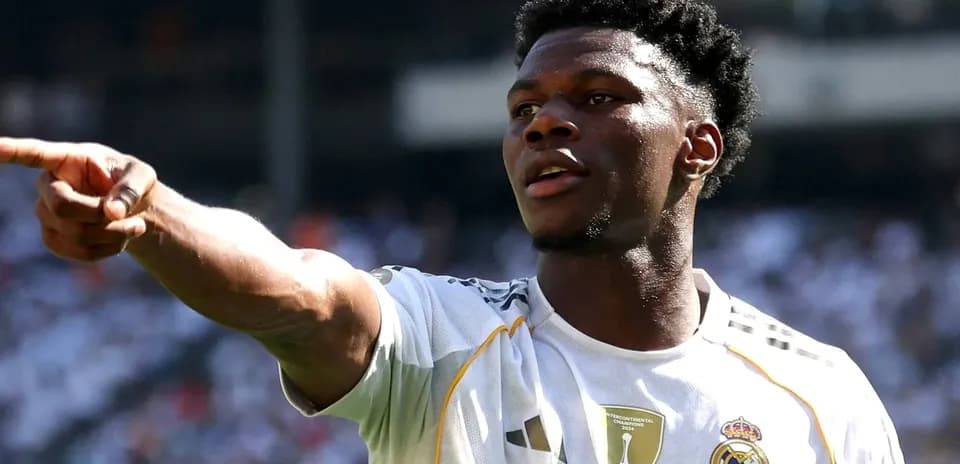 Player pointing during match for Real Madrid
