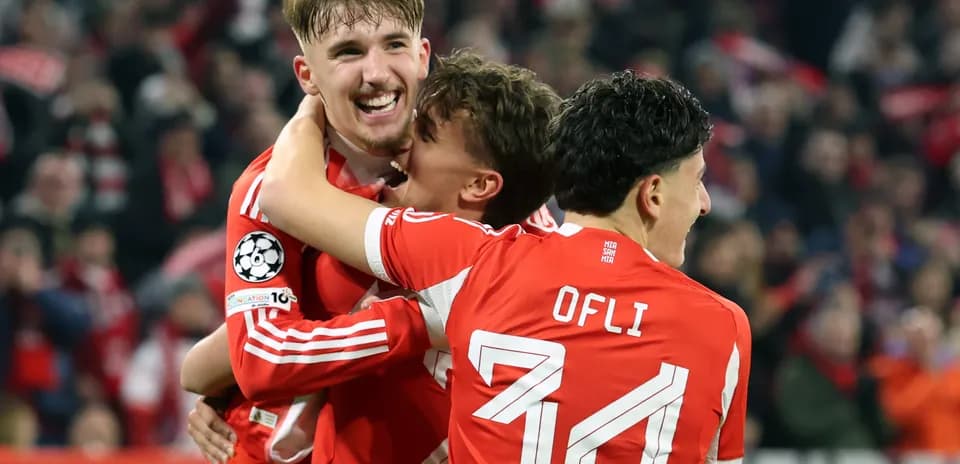 Bayern München players celebrating a goal