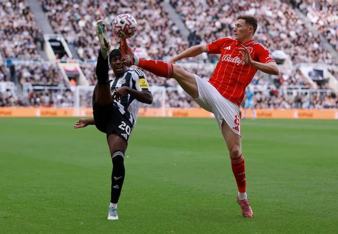 Players competing for the ball during match
