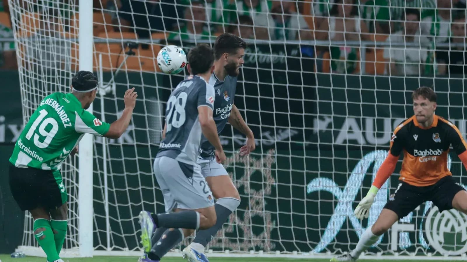 Real Betis player attempting to score against Real Sociedad