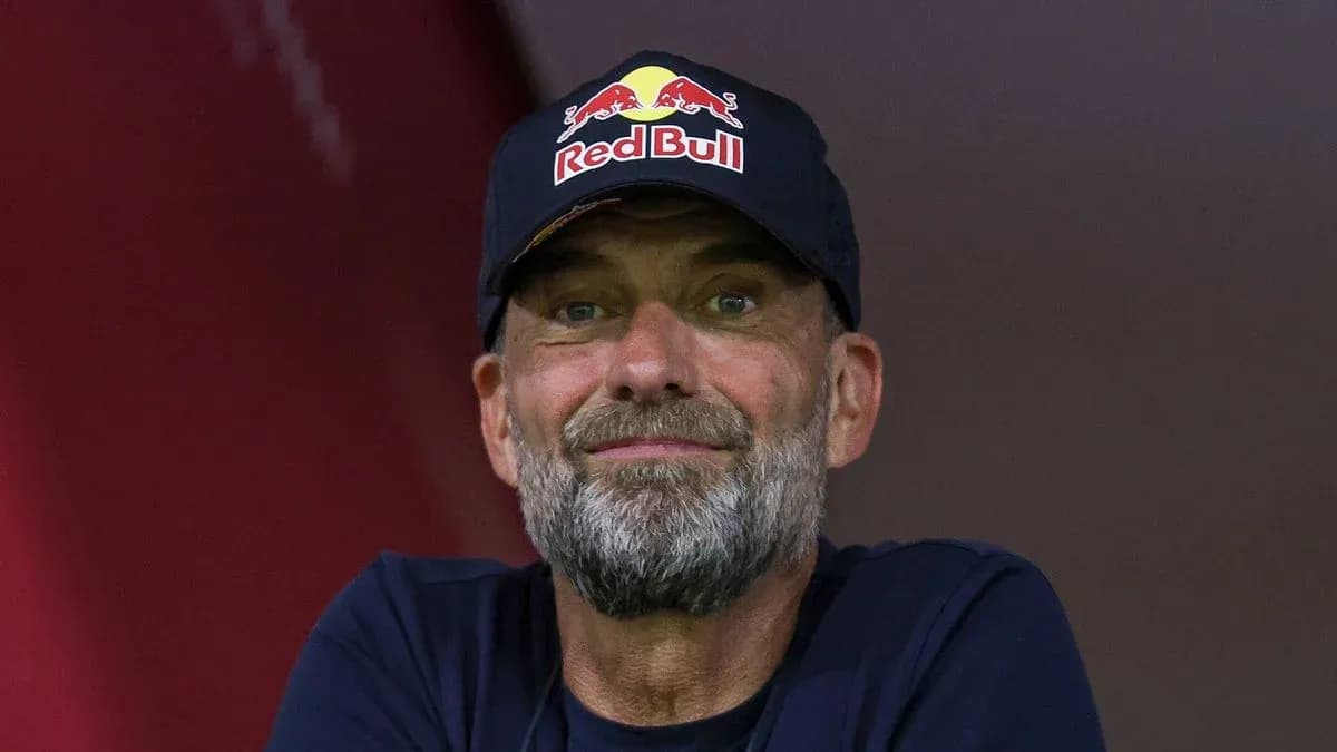 Coach wearing a Red Bull cap during event