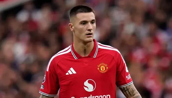 Player in Manchester United kit on the field