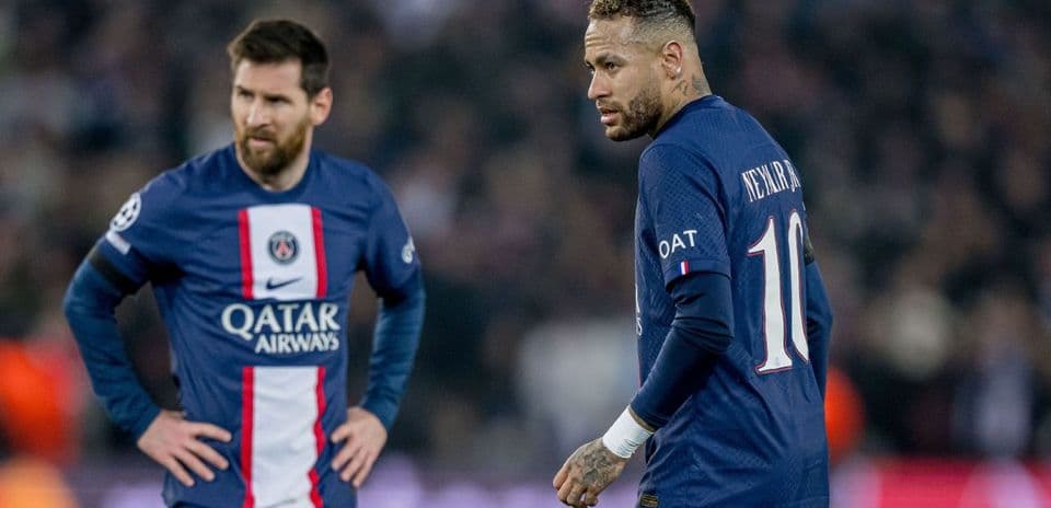 Messi and Neymar in PSG jerseys during match