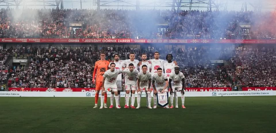 Gornik Zabrze team photo before match