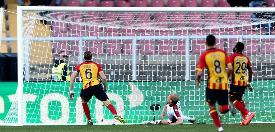 Lecce player near goal during match against Genoa