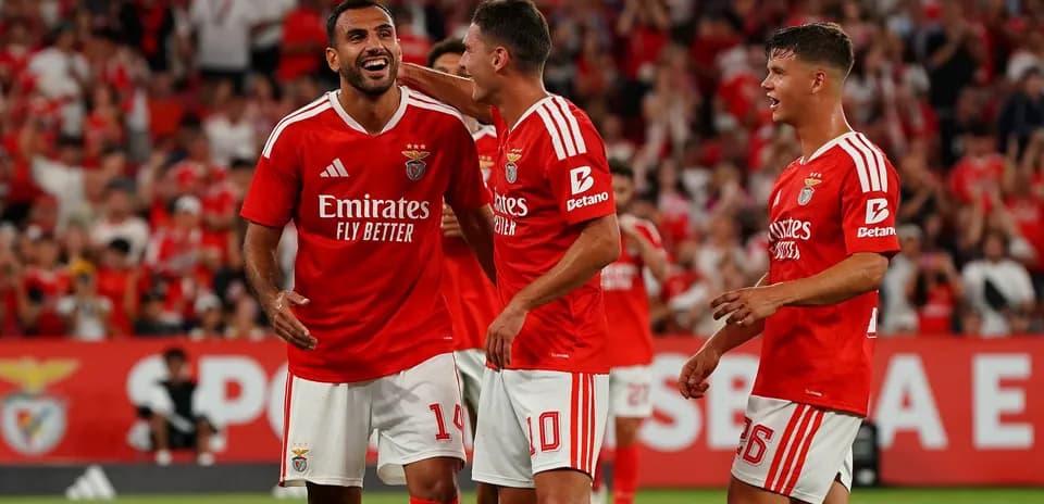 Benfica players celebrating a goal in match