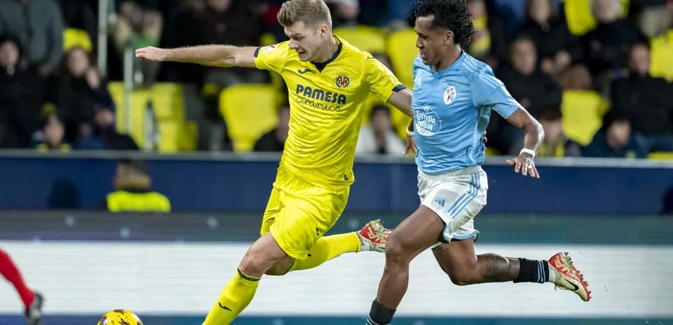 Villarreal player challenging Celta Vigo opponent