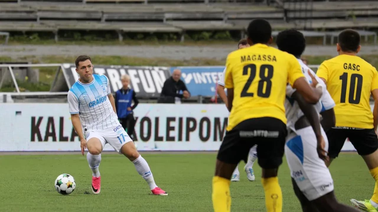 Player from Universitatea Craiova in action