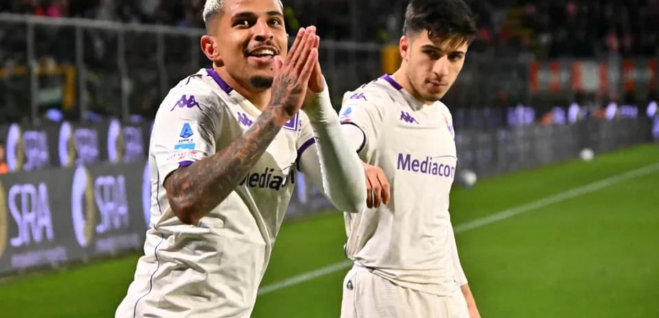 Fiorentina players celebrating a goal during match